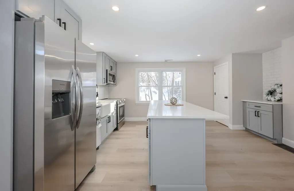 6 Mountain View Street Nashua NH 03060