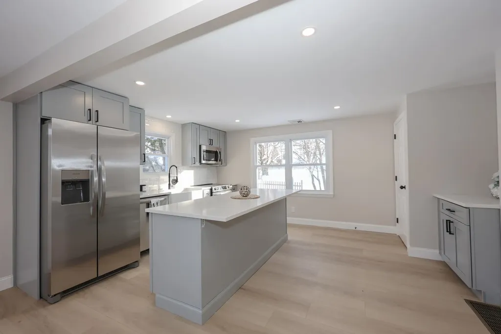 6 Mountain View Street Nashua NH 03060