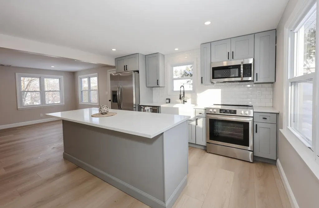 6 Mountain View Street Nashua NH 03060