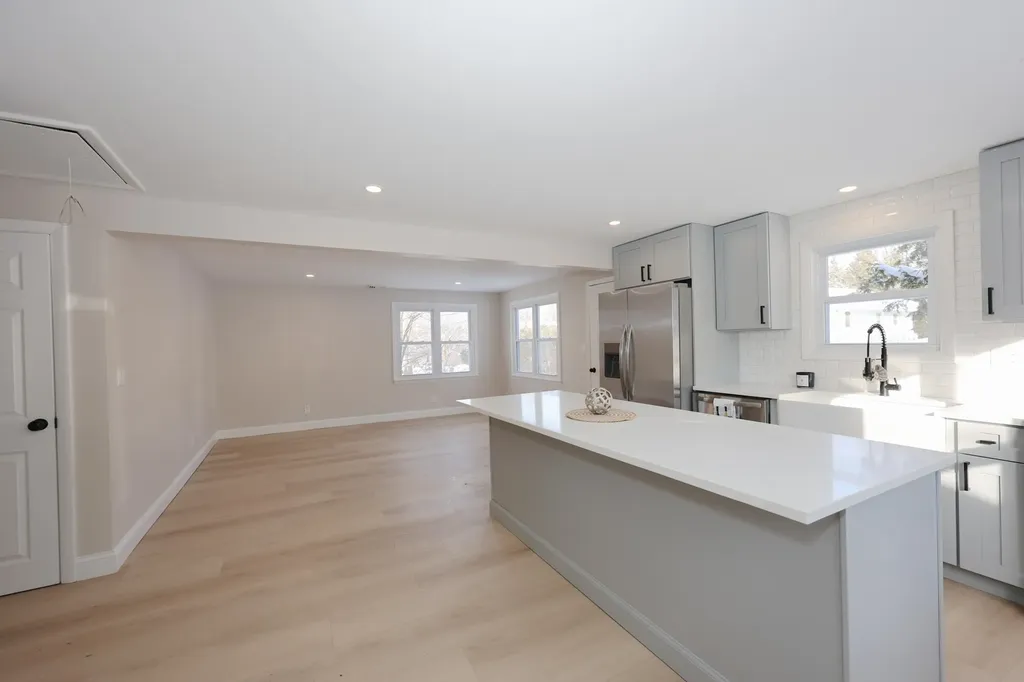 6 Mountain View Street Nashua NH 03060