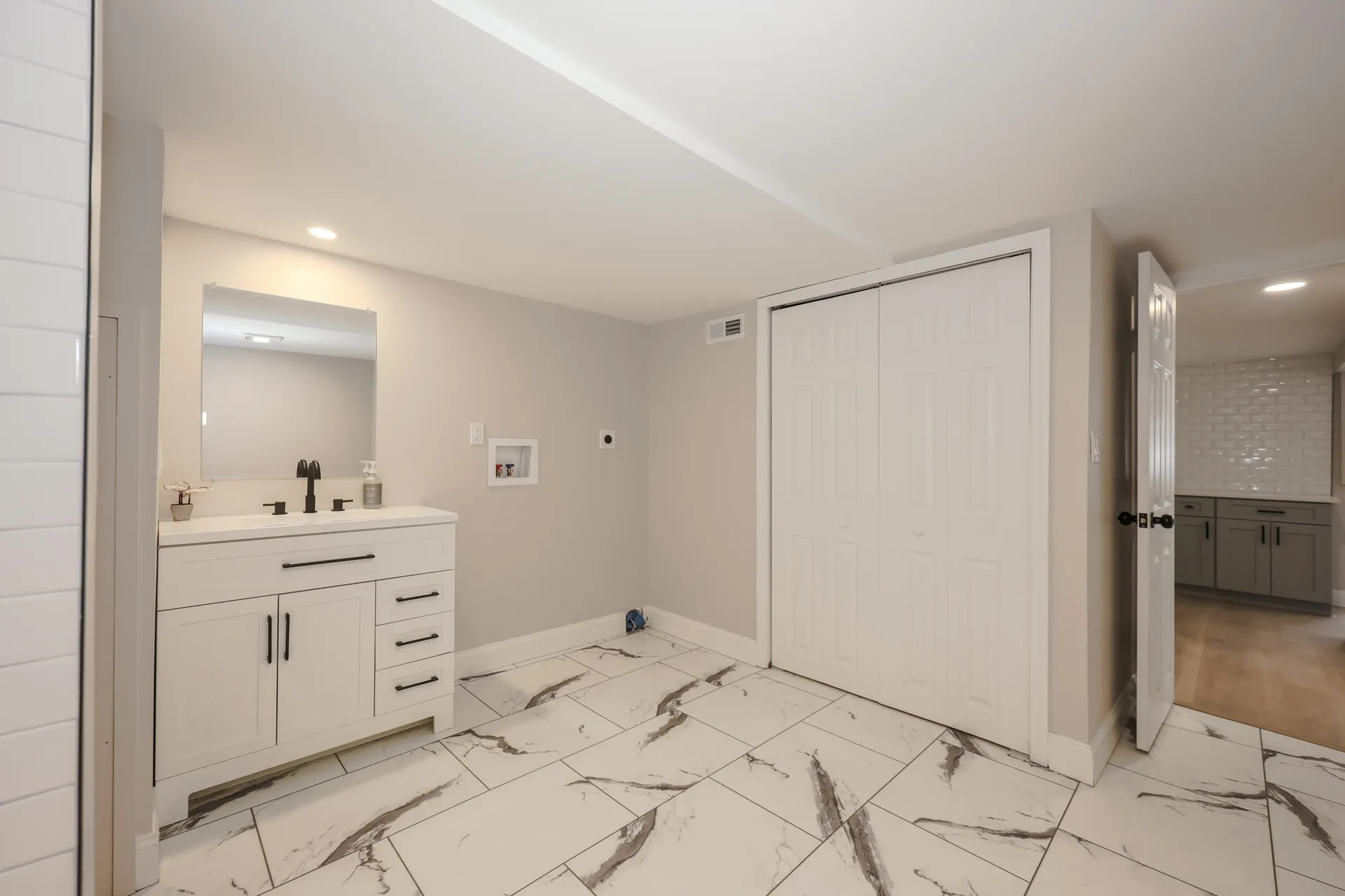 6 Mountain View Street Nashua NH 03060