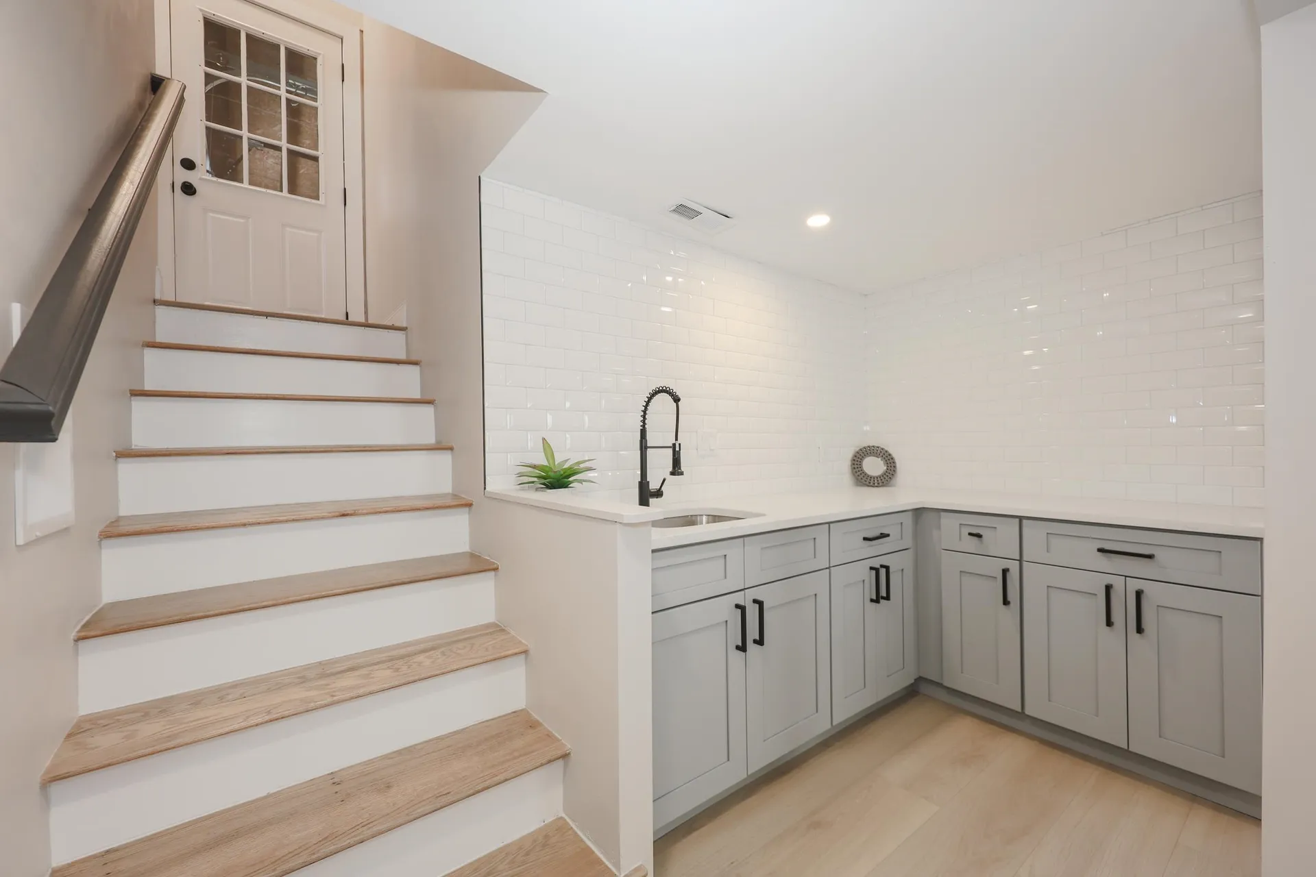 6 Mountain View Street Nashua NH 03060