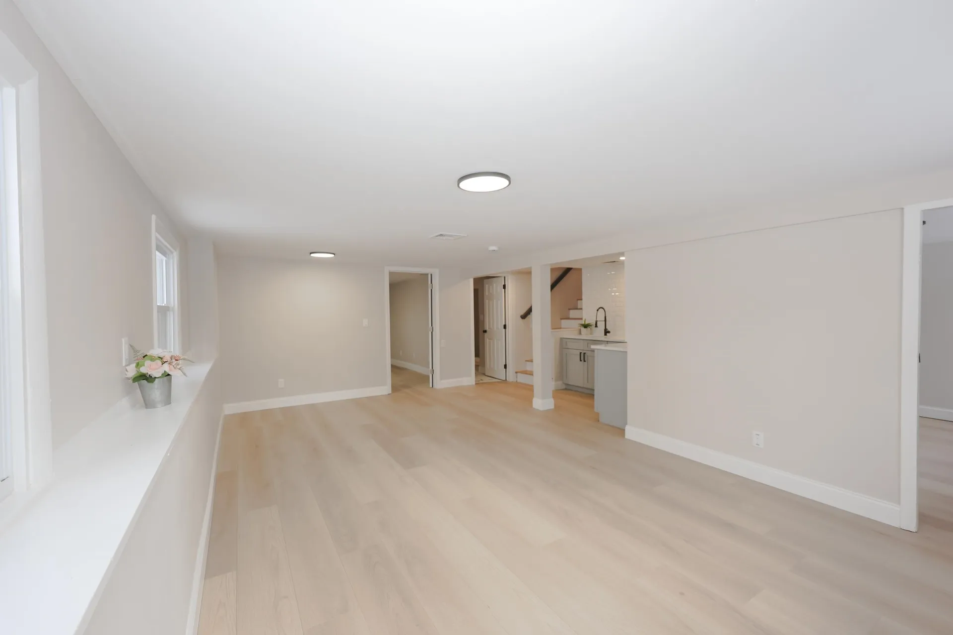 6 Mountain View Street Nashua NH 03060