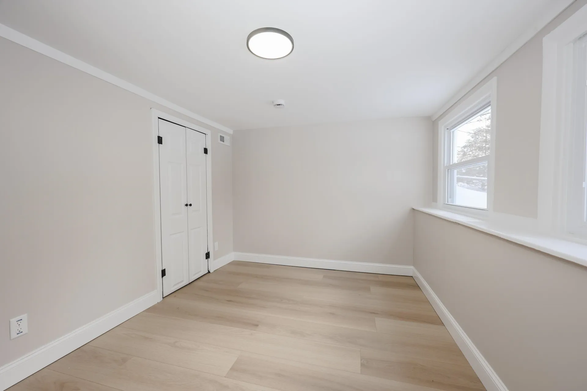 6 Mountain View Street Nashua NH 03060