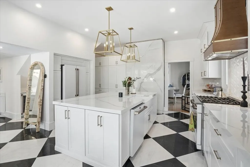 2159 Elm Street Manchester NH 03104