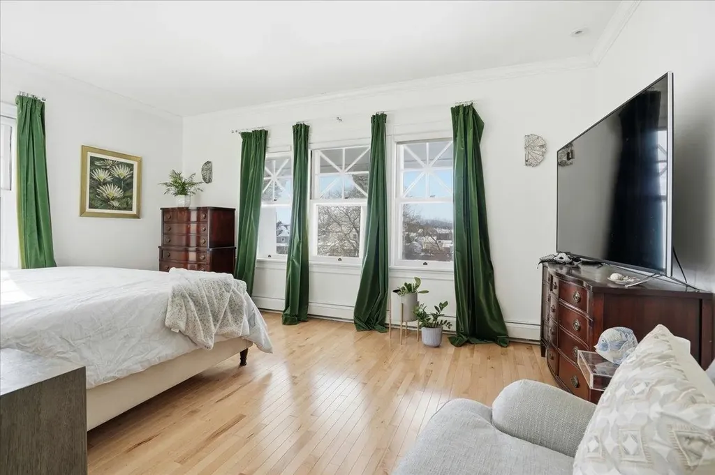 2159 Elm Street Manchester NH 03104