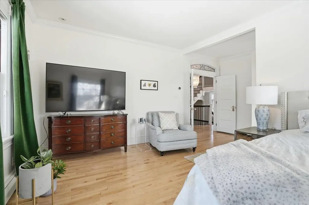 2159 Elm Street Manchester NH 03104