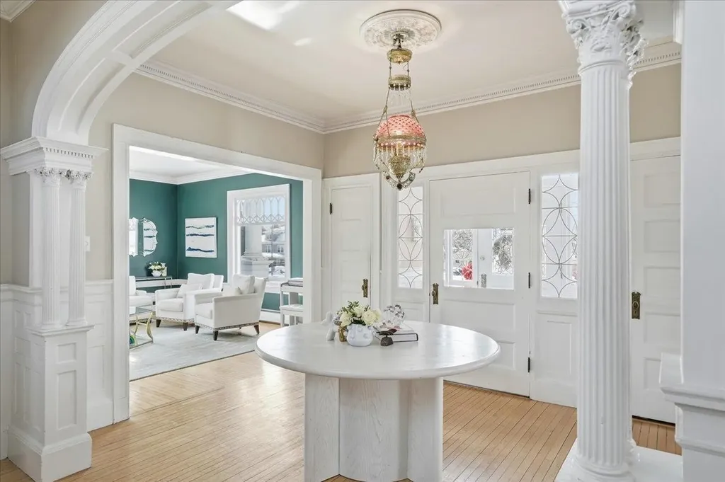 2159 Elm Street Manchester NH 03104