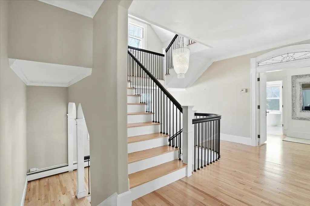 2159 Elm Street Manchester NH 03104