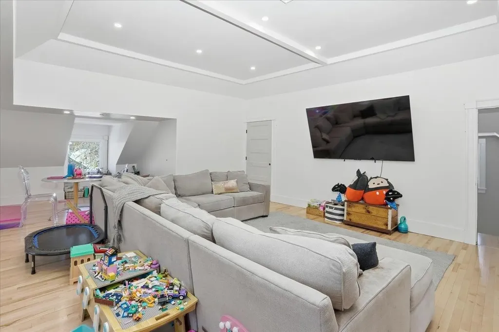 2159 Elm Street Manchester NH 03104