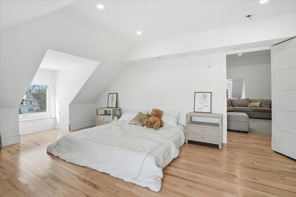 2159 Elm Street Manchester NH 03104