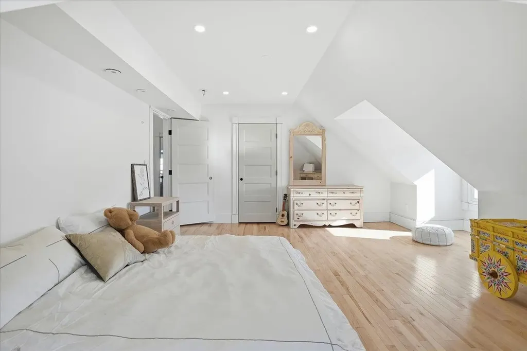 2159 Elm Street Manchester NH 03104