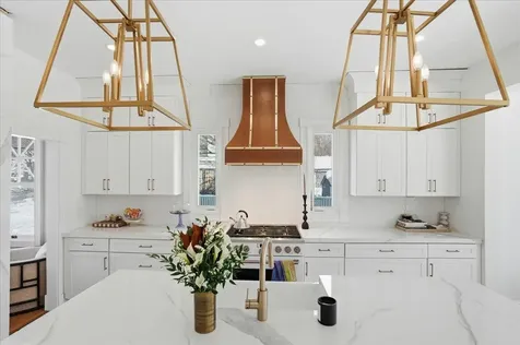 2159 Elm Street Manchester NH 03104