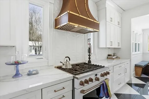 2159 Elm Street Manchester NH 03104