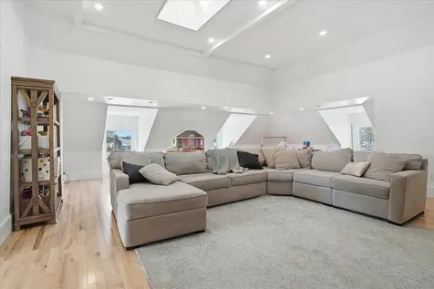 2159 Elm Street Manchester NH 03104