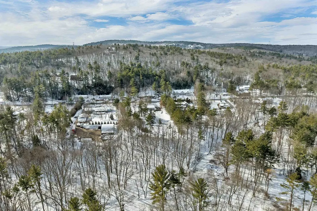 1102 Mammoth Road Pelham NH 03076