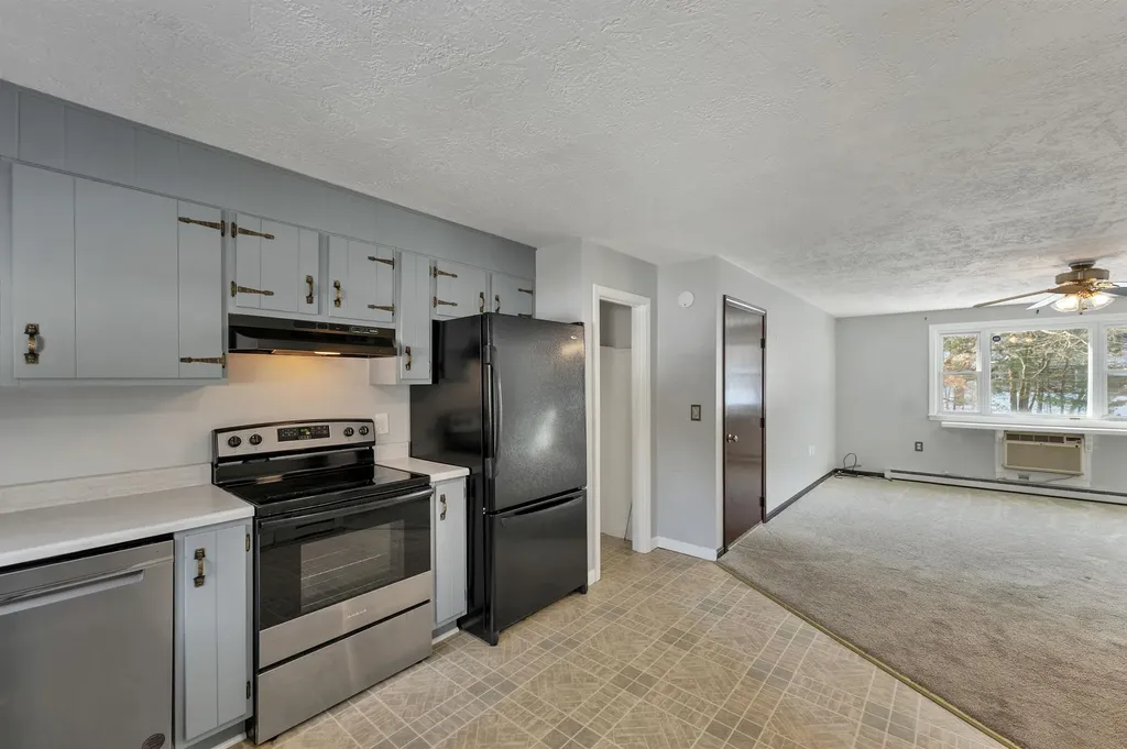 1102 Mammoth Road Pelham NH 03076