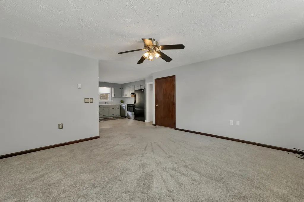 1102 Mammoth Road Pelham NH 03076