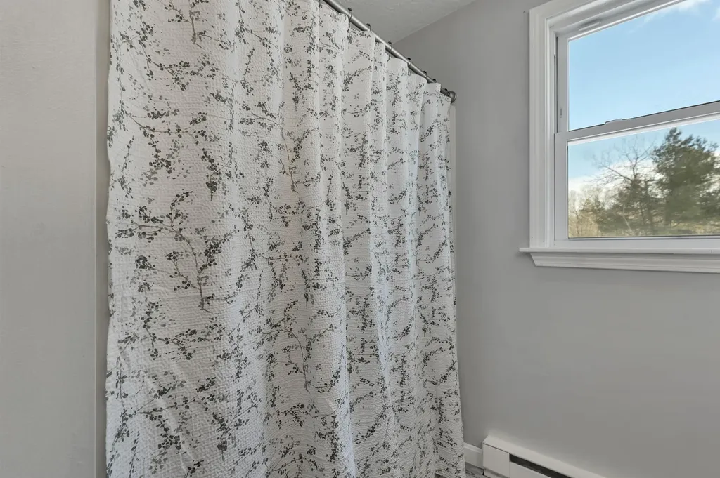 1102 Mammoth Road Pelham NH 03076
