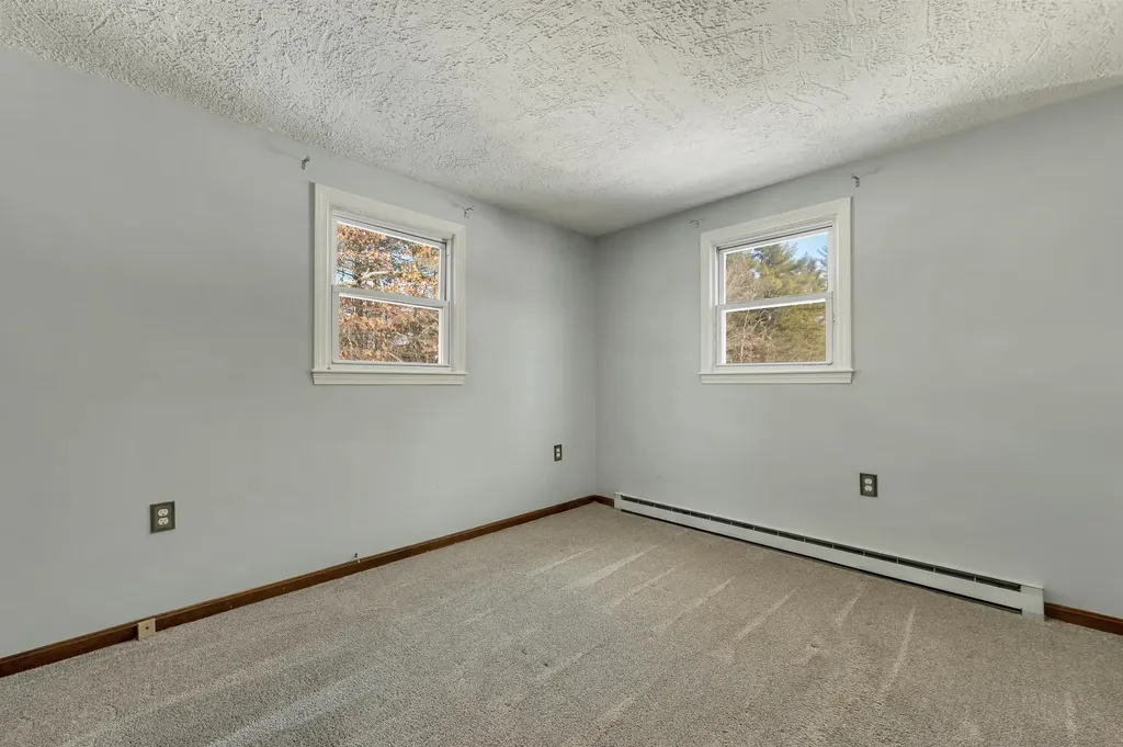 1102 Mammoth Road Pelham NH 03076
