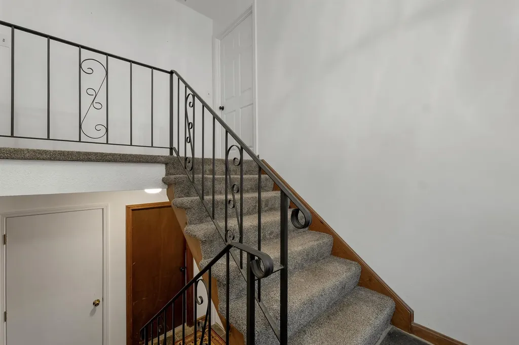 1102 Mammoth Road Pelham NH 03076
