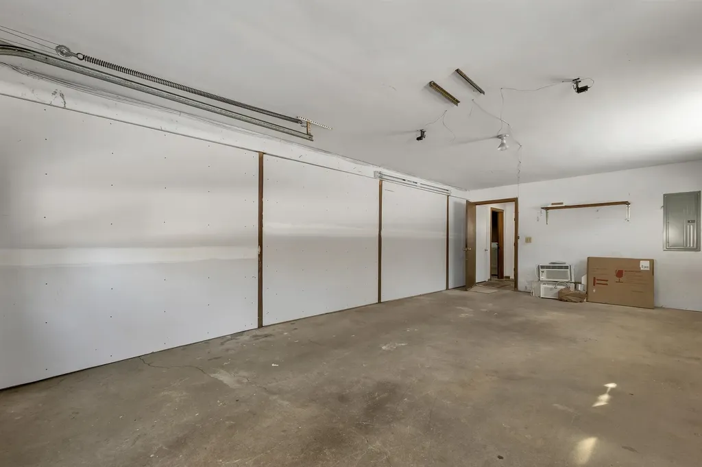 1102 Mammoth Road Pelham NH 03076
