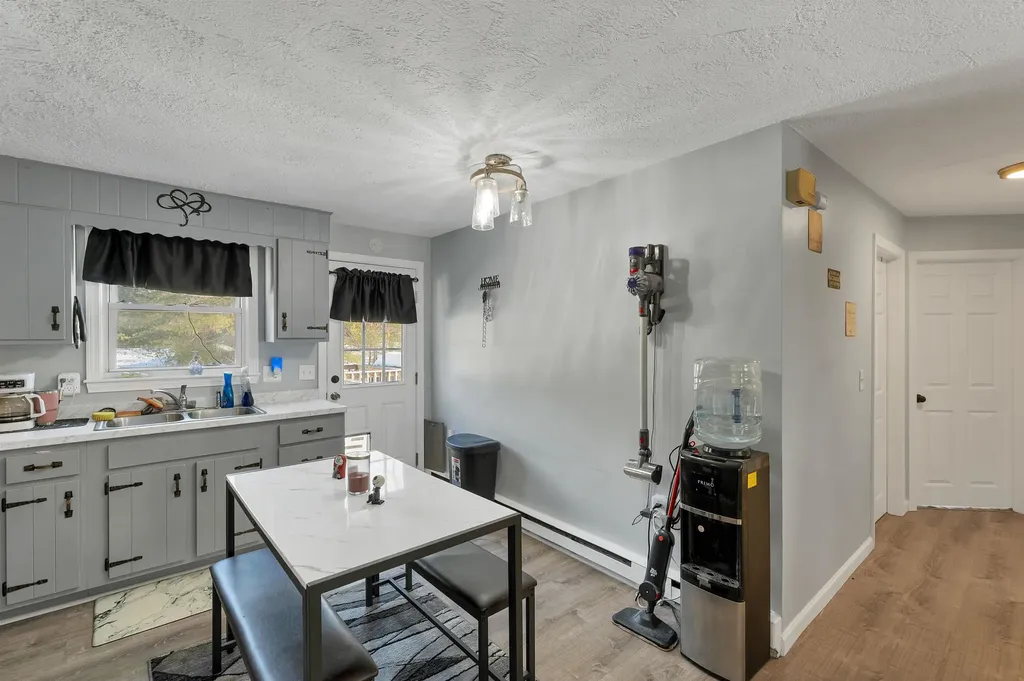 1102 Mammoth Road Pelham NH 03076