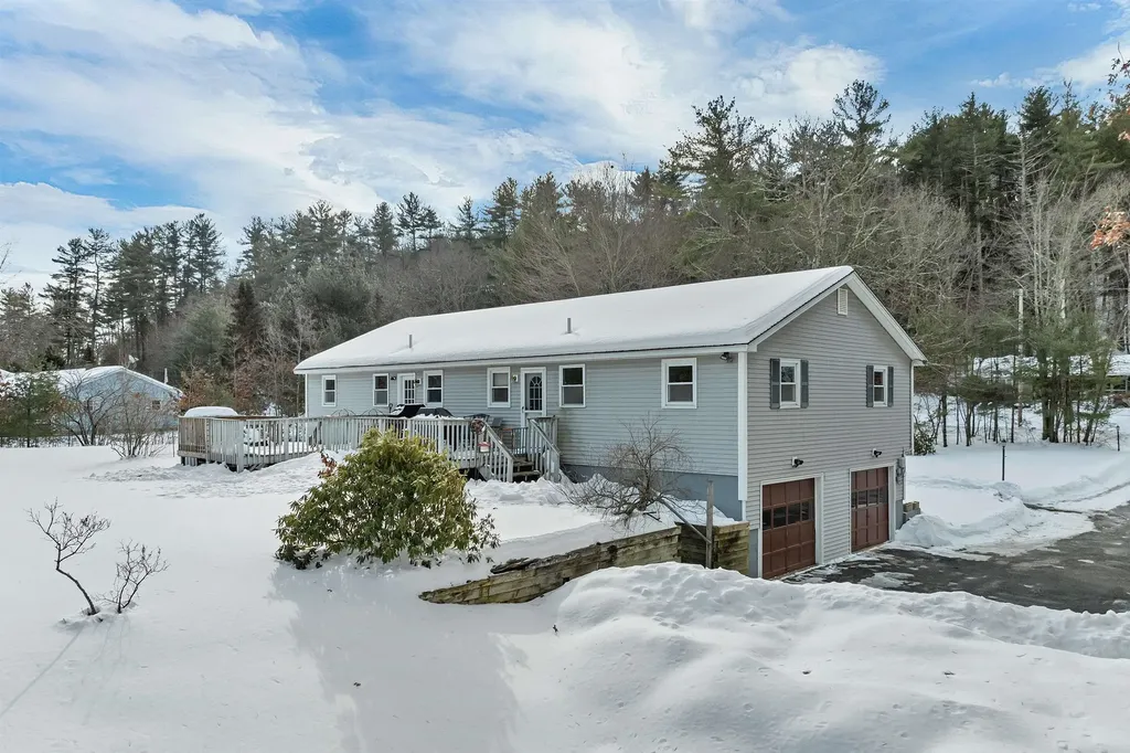 1102 Mammoth Road Pelham NH 03076