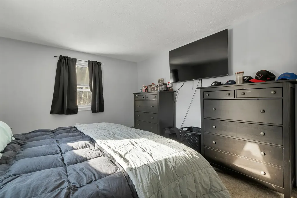 1102 Mammoth Road Pelham NH 03076