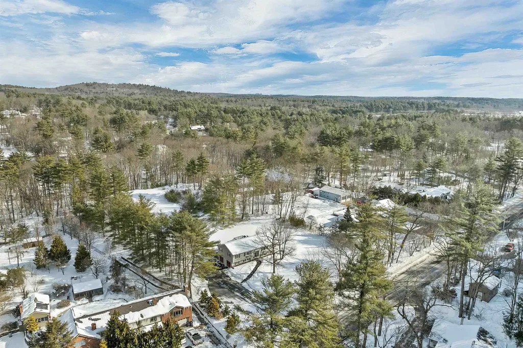 1102 Mammoth Road Pelham NH 03076