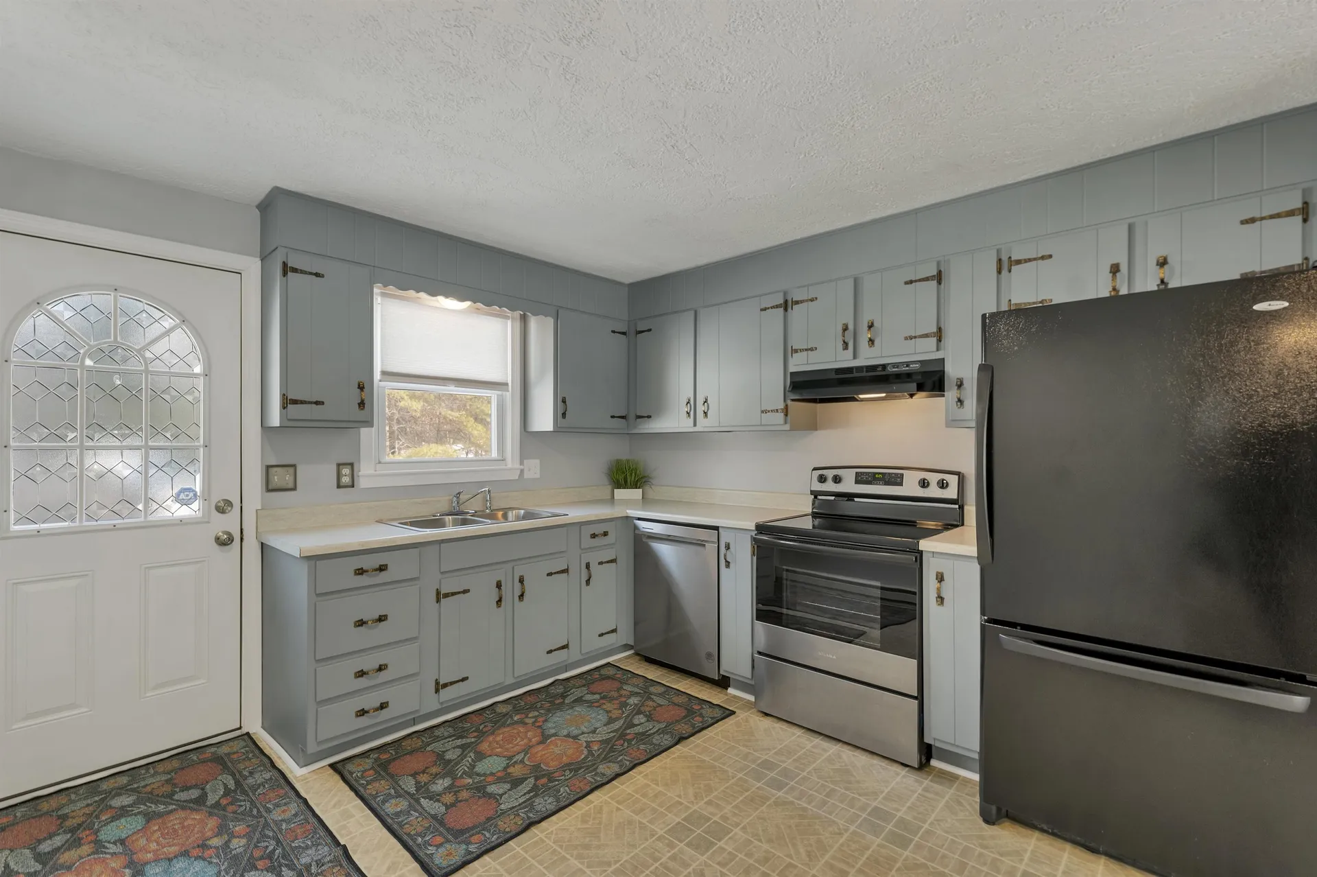 1102 Mammoth Road Pelham NH 03076