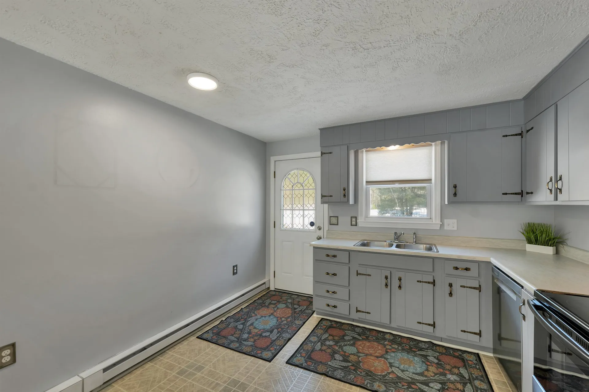 1102 Mammoth Road Pelham NH 03076