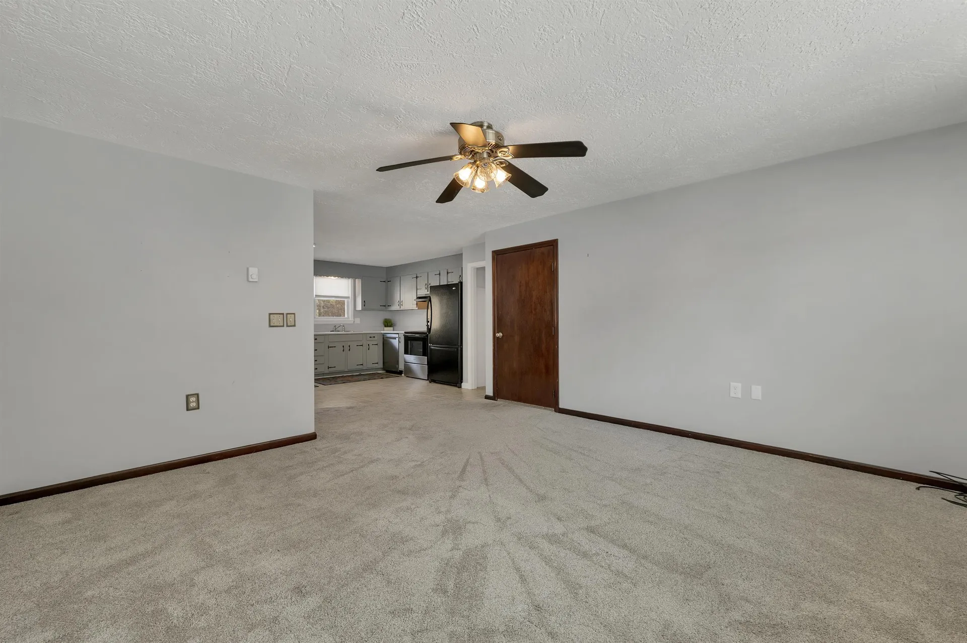 1102 Mammoth Road Pelham NH 03076