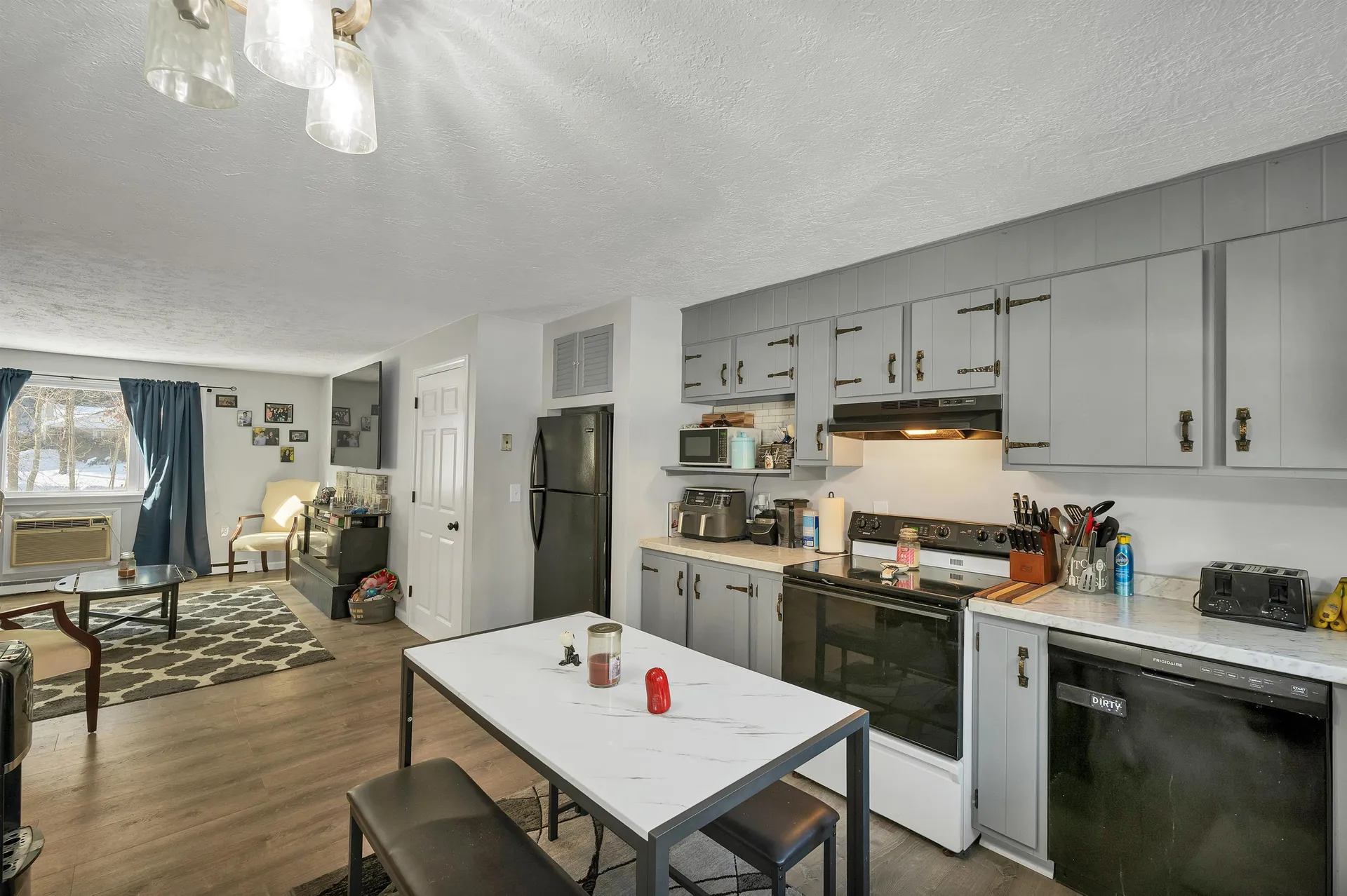 1102 Mammoth Road Pelham NH 03076