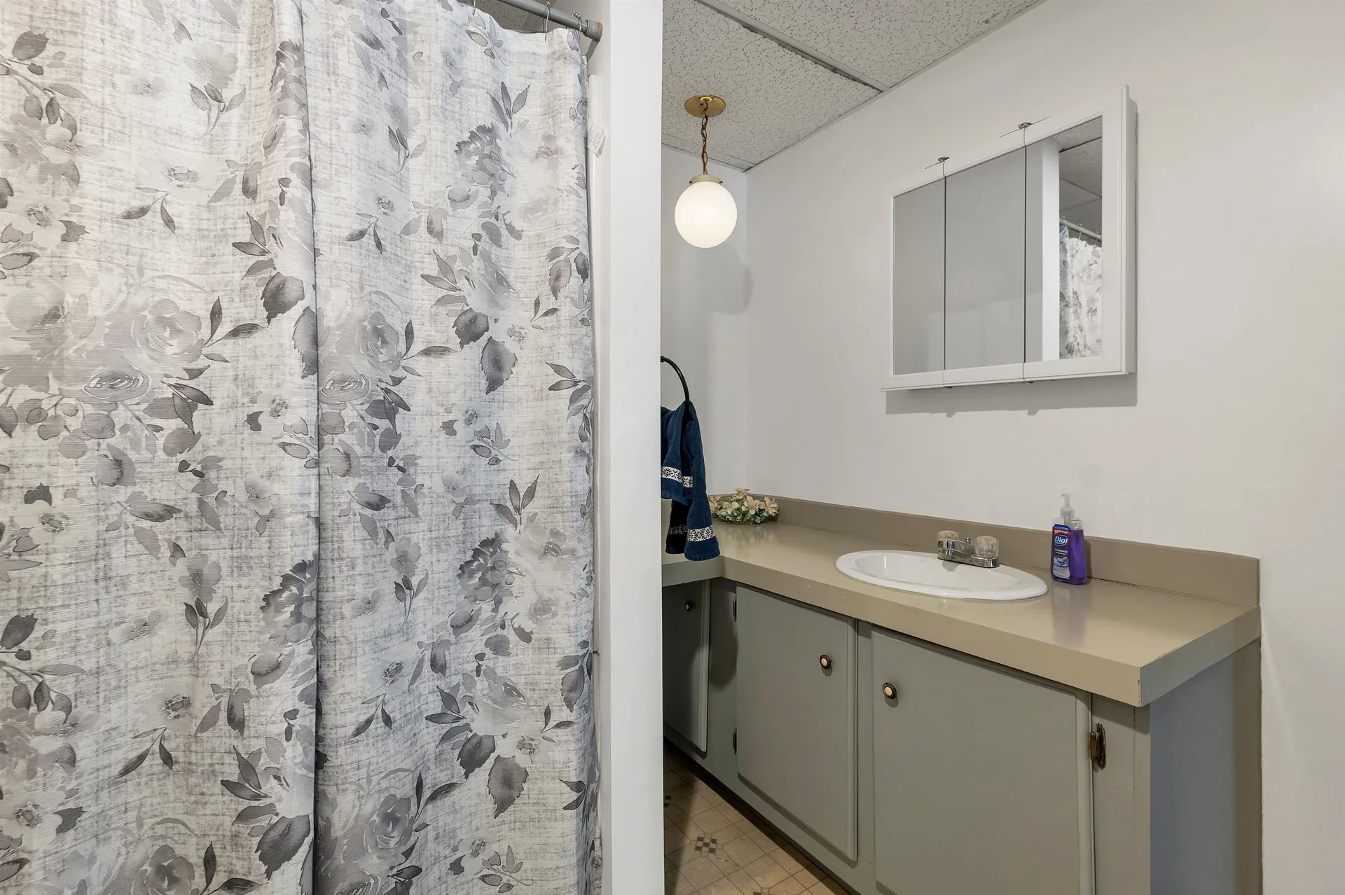 1102 Mammoth Road Pelham NH 03076