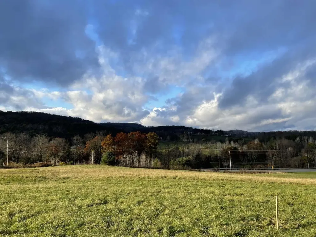 83 Coaching Lane West Windsor VT 05037