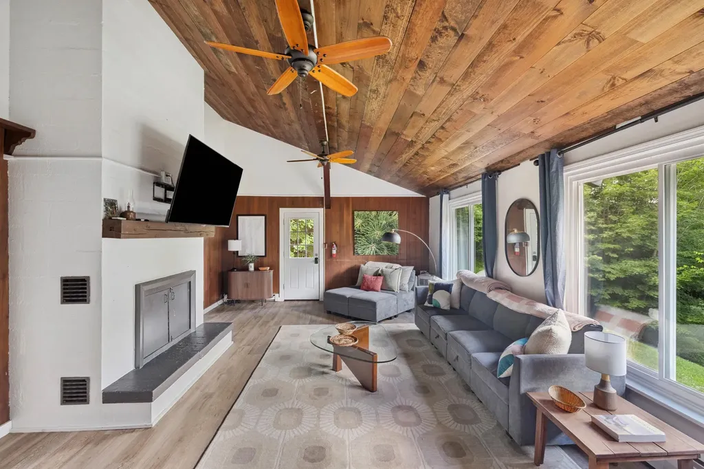 11 Waldwinkle Road Dover VT 05356