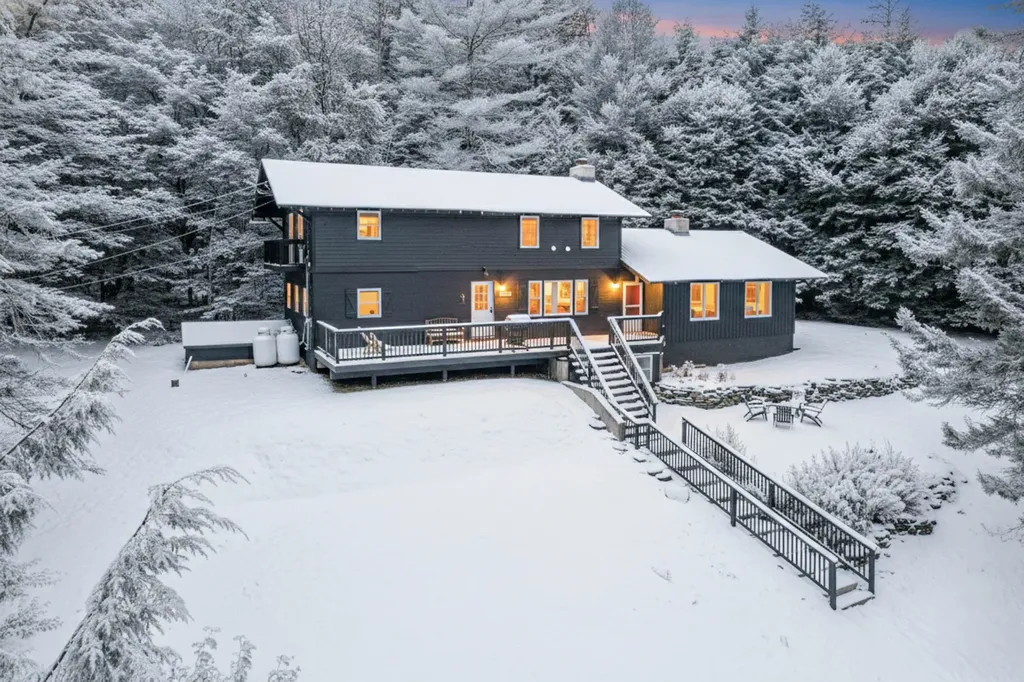 11 Waldwinkle Road Dover VT 05356