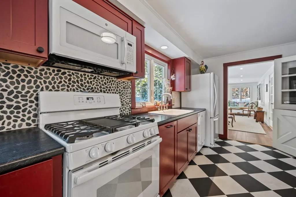 32 Mount Surprise Road Bartlett NH 03812