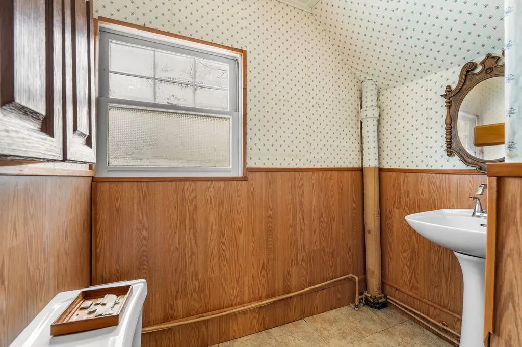 13 2nd Street Gorham NH 03581