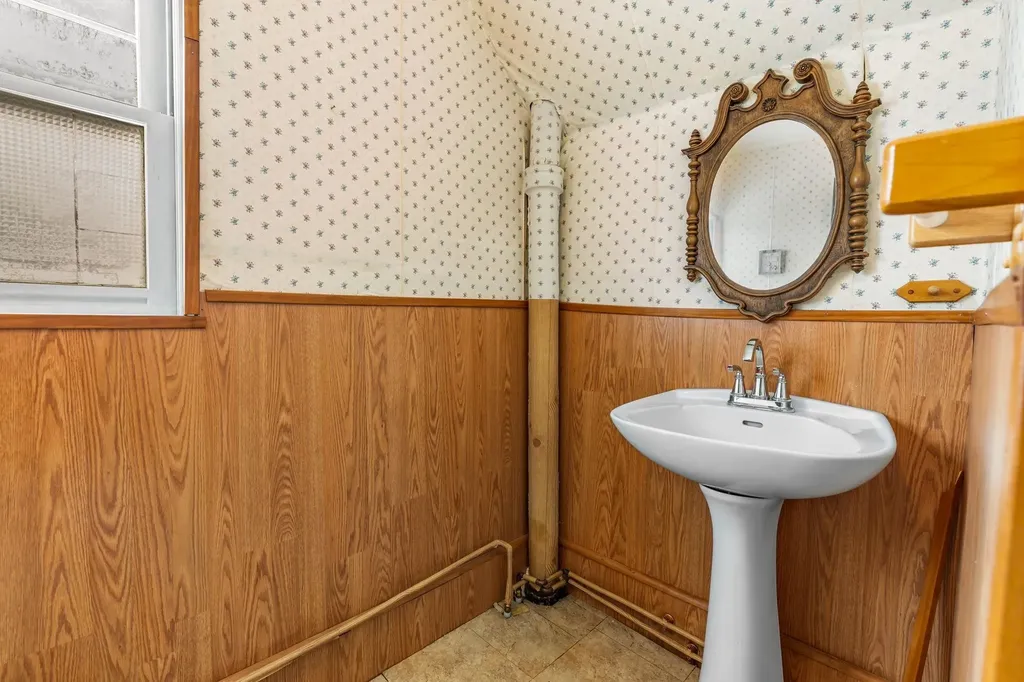 13 2nd Street Gorham NH 03581