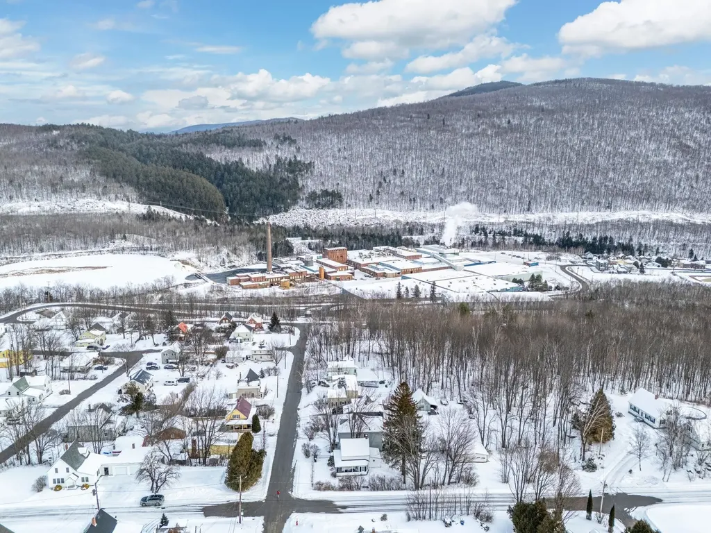 13 2nd Street Gorham NH 03581