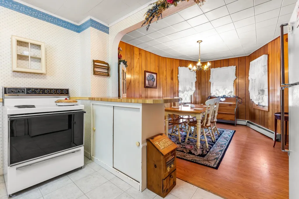 13 2nd Street Gorham NH 03581