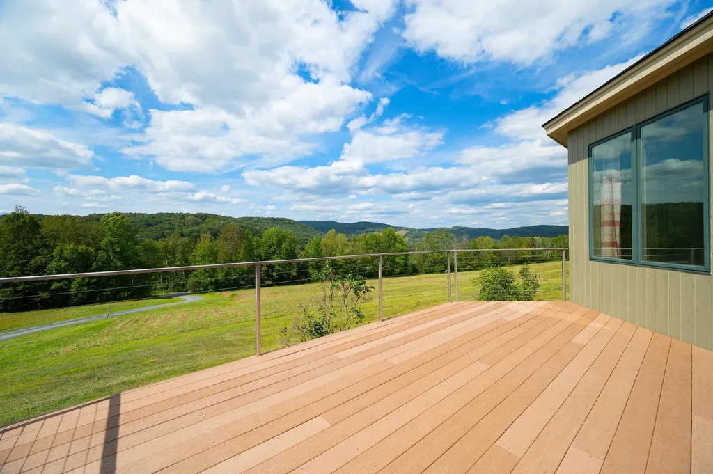 411 Wood Road Hartford VT 05059