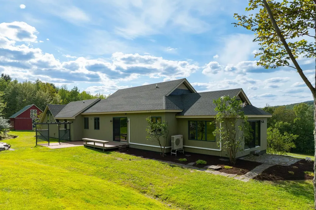 411 Wood Road Hartford VT 05059