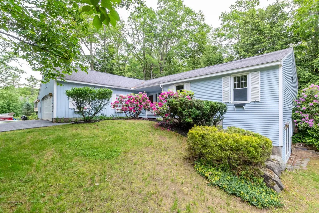11 Penny Lane Laconia NH 03246