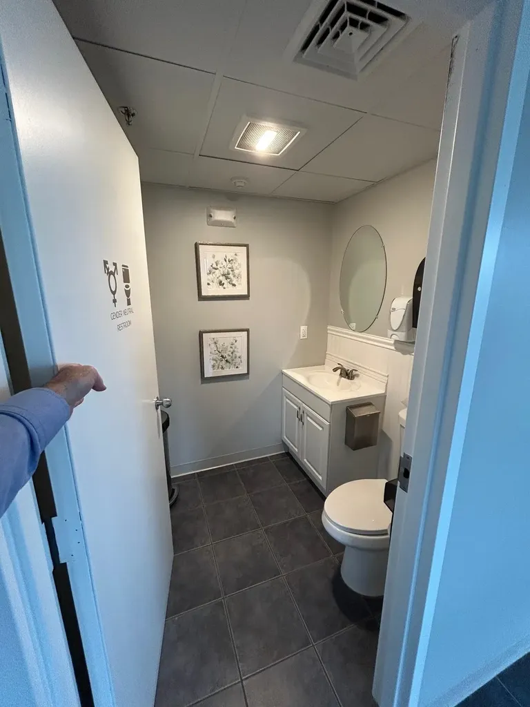 8 Delta Drive Londonderry NH 03053