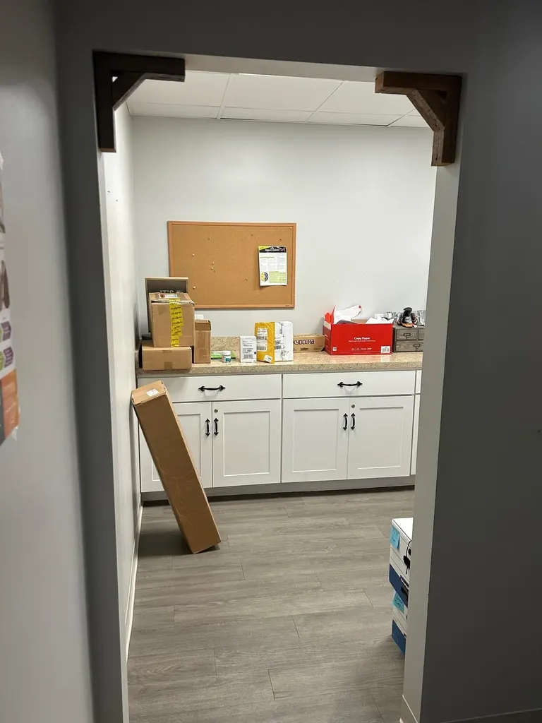 8 Delta Drive Londonderry NH 03053