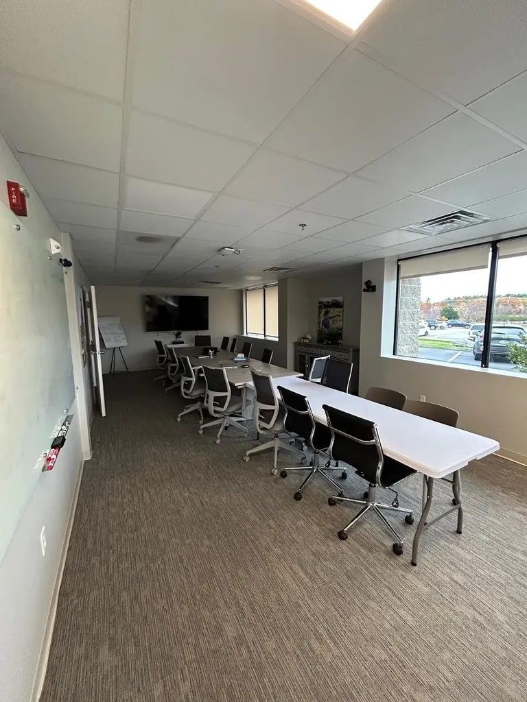 8 Delta Drive Londonderry NH 03053