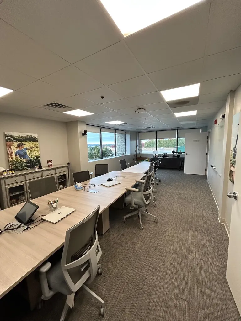 8 Delta Drive Londonderry NH 03053